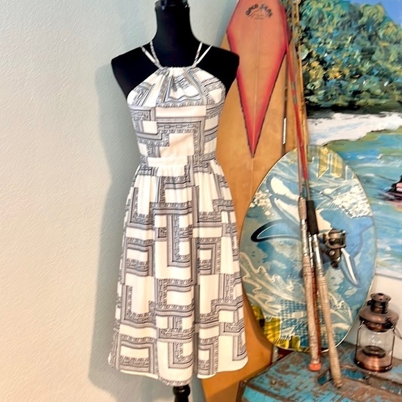 Storee, Adorable Cross Back,Halter-Style Geo Designed Dress, Excellent Condition - Picture 9 of 9